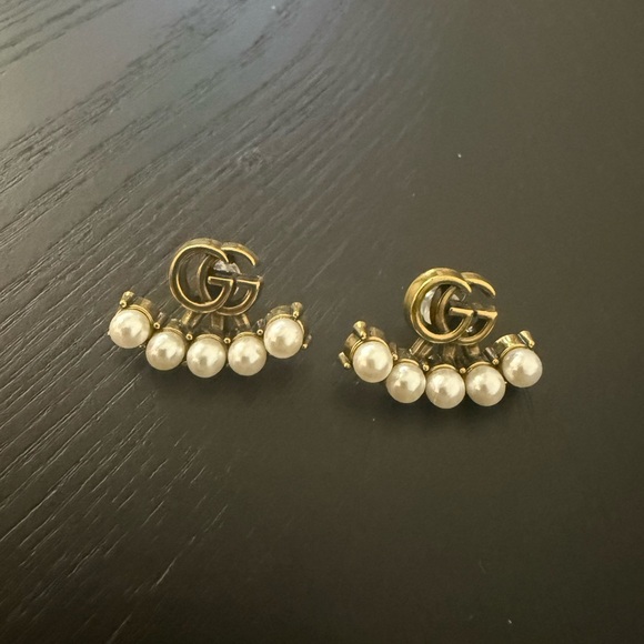 Brand new with box & dustbag Gucci Gold tone with Pearl Double G Stud Earrings - Picture 4 of 10